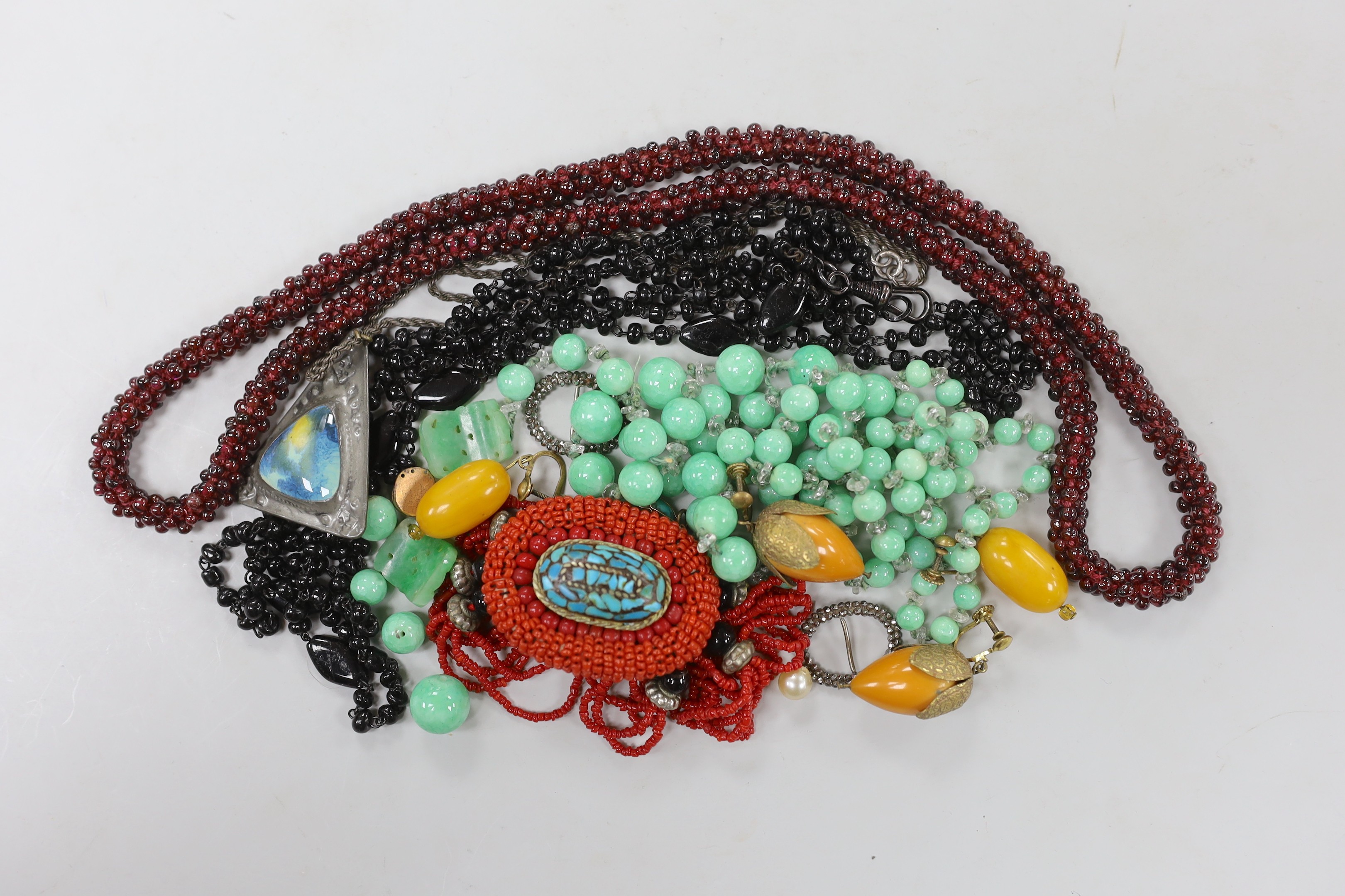 Assorted minor jewellery including a garnet bead cluster necklace, 64cm, a small cut steel buckle, glass bead necklace, etc.